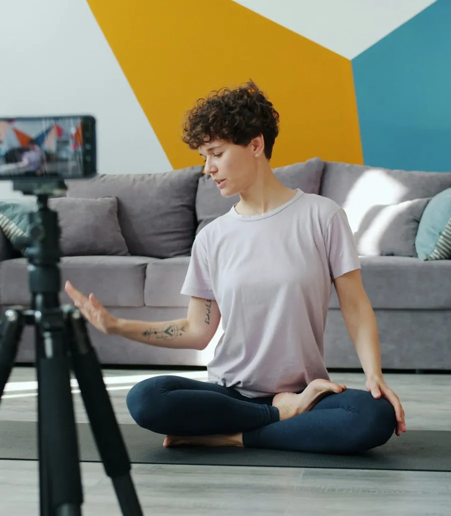 Creadora grabando contenido para redes sociales
